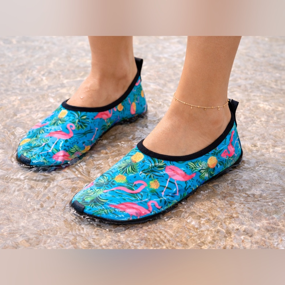 Tropical Flamingos Print Water Shoes